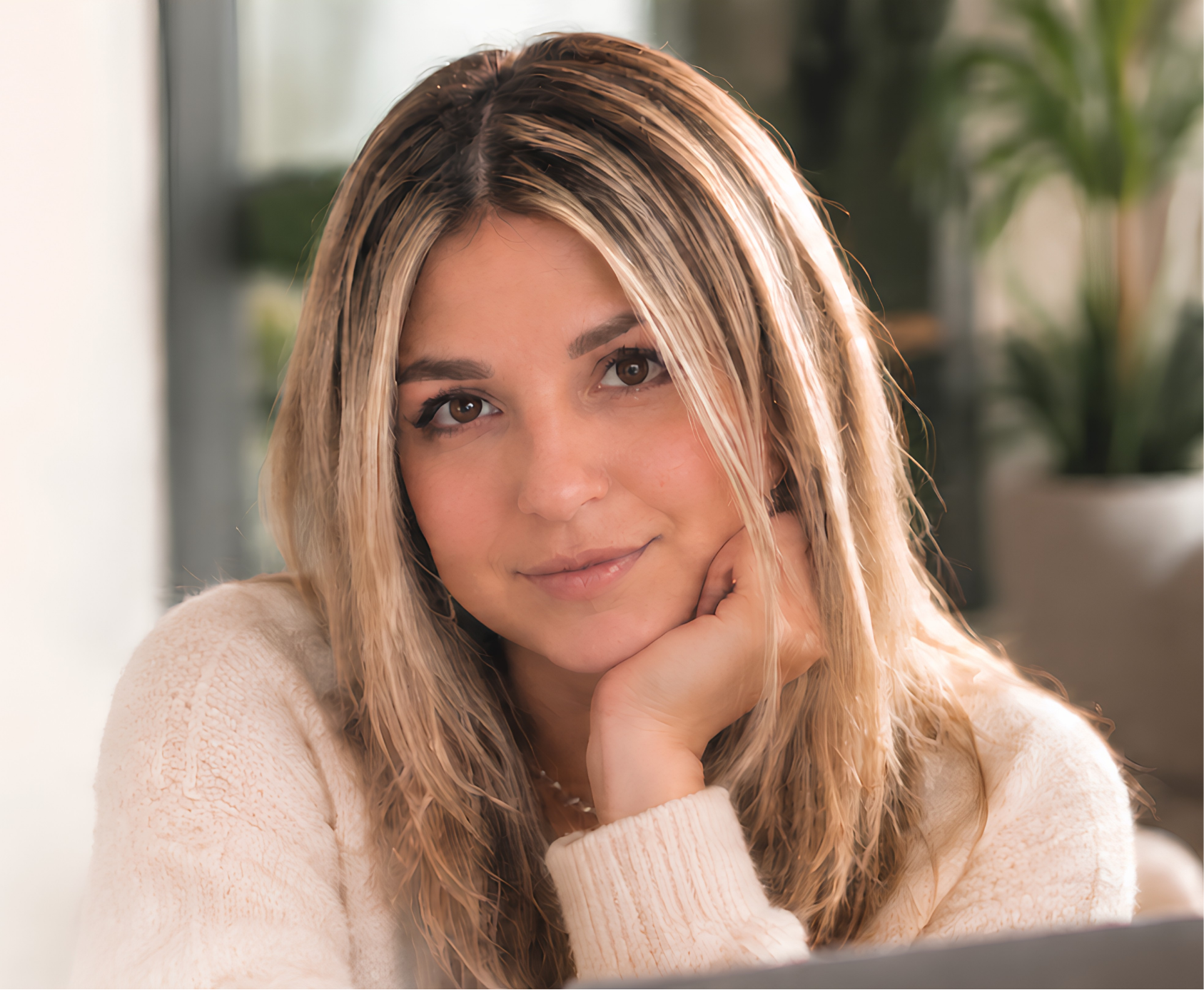 Parnian Majd, Founder and CEO of Fibra, smiling with her chin resting on her hand